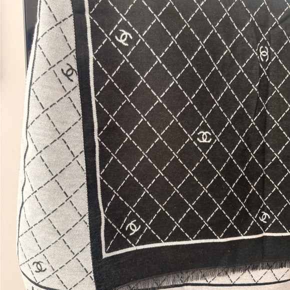 CHANEL Black and Gray Quilted Logo Scarf - Picture 5 of 8